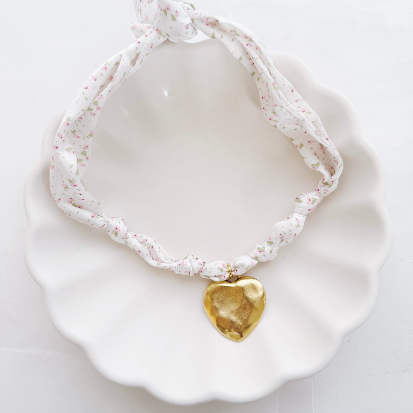 White Floral Heart Scarf Necklace